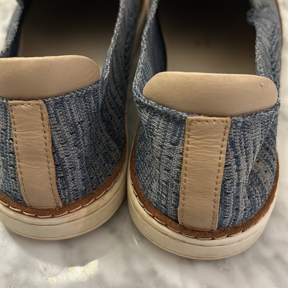 UGG slip-on loafers. Size 9. Engineered knit upper with Round toe design - Picture 5 of 11